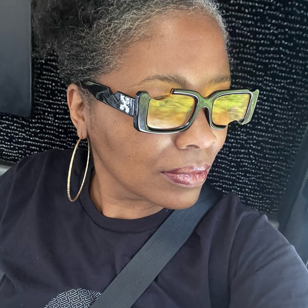 Meet your Posher, Reisha